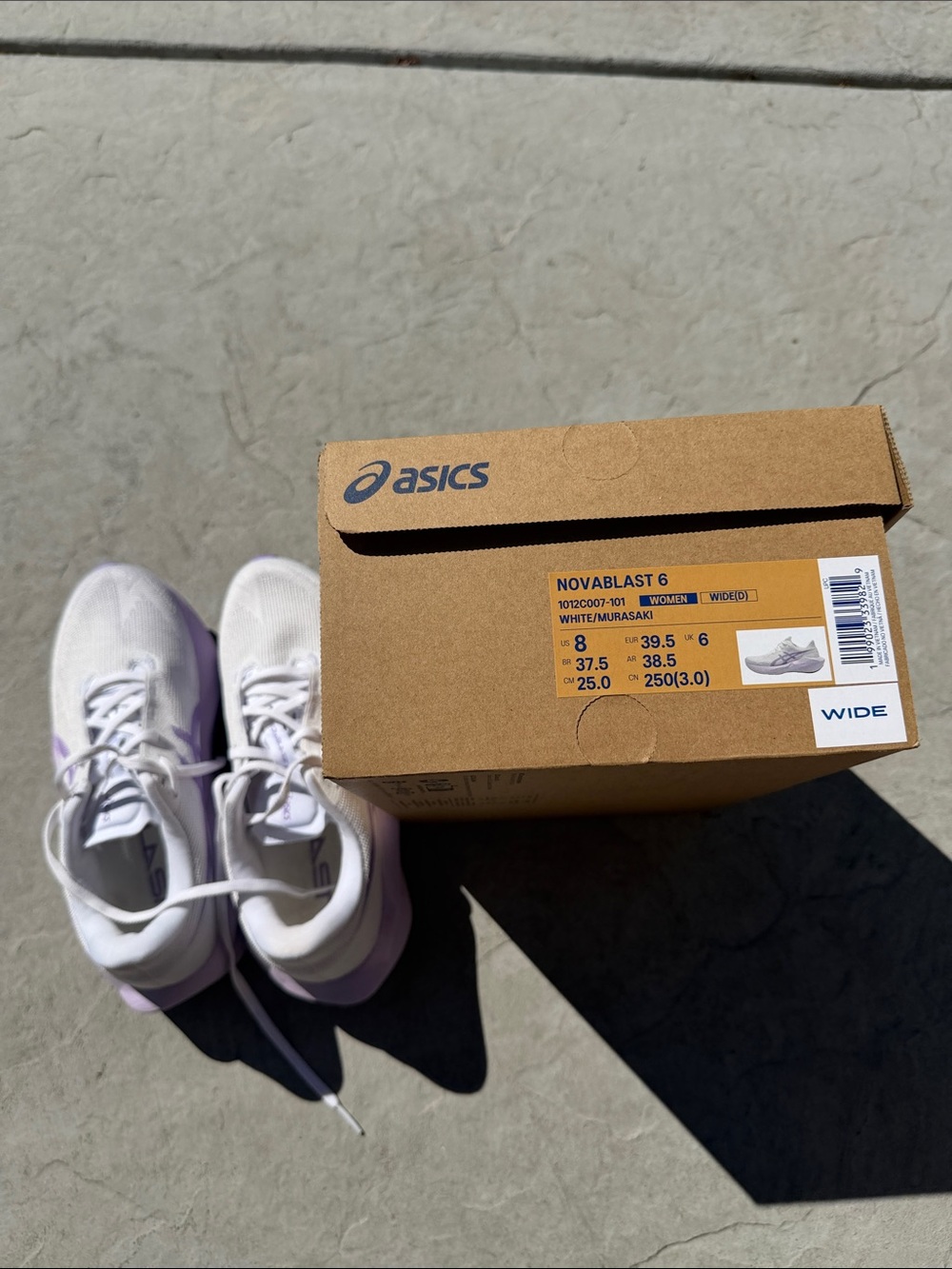 Asics Novablast 6. White Running Shoes with Lavender Accents. Women’s 8 Wide - Picture 2 of 6